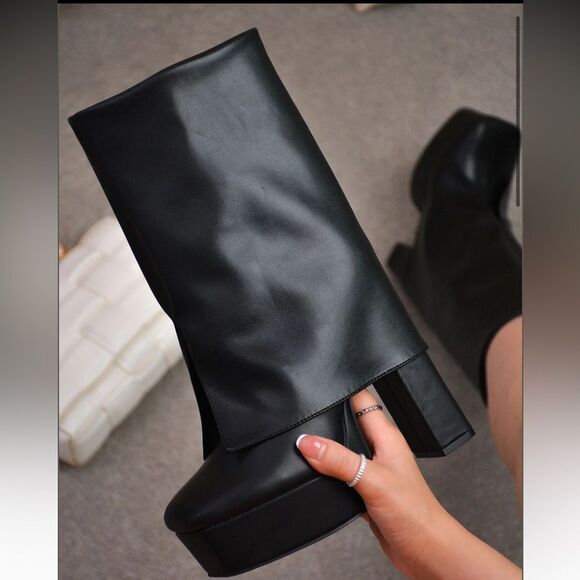 CATCH FLIGHTS NOT FEELINGS FOLDER OVER BOOTS - Picture 1 of 3
